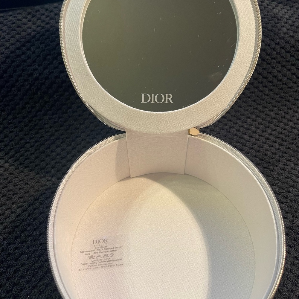 Dior Cream Round Box with Gold Logo - Picture 5 of 9